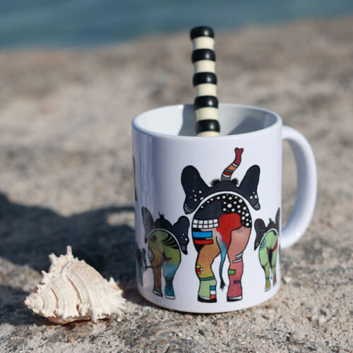 Lustige Tasse Elefanten von den Crazy-Animals, am Strand