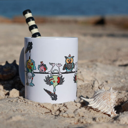 Lustige Tasse Vögel von den Crazy-Animals, am Strand