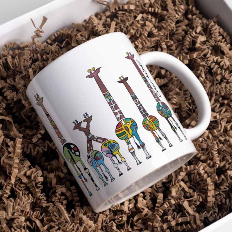 Lustige Tasse Giraffen im Crazy-Animals Design der Künstlerin Sabine Leipold. Tiere auf eine ganz besondere Art darzustellen, witzig, frech und bestimmt, um für gute Laune am Frühstückstisch zu sorgen ist die Intension.