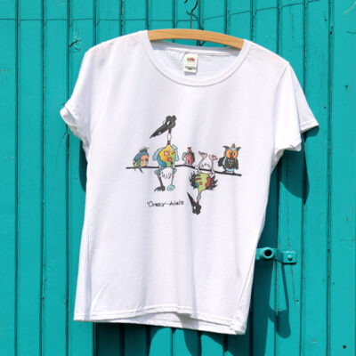 Lustiges T-Shirt von den Crazy-Animals, Motiv Vögel vor türkisen Bauwagen