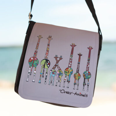 Lustige Tasche von den Crazy-Animals, Motiv "Giraffen" am Strand