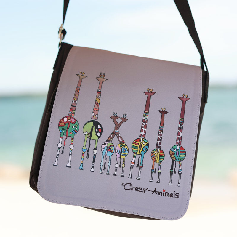 Lustige Tasche von den Crazy-Animals, Motiv "Giraffen" am Strand