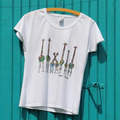Lustiges T-Shirt von den Crazy-Animals, Motiv Giraffen vor türkisen Bauwagen