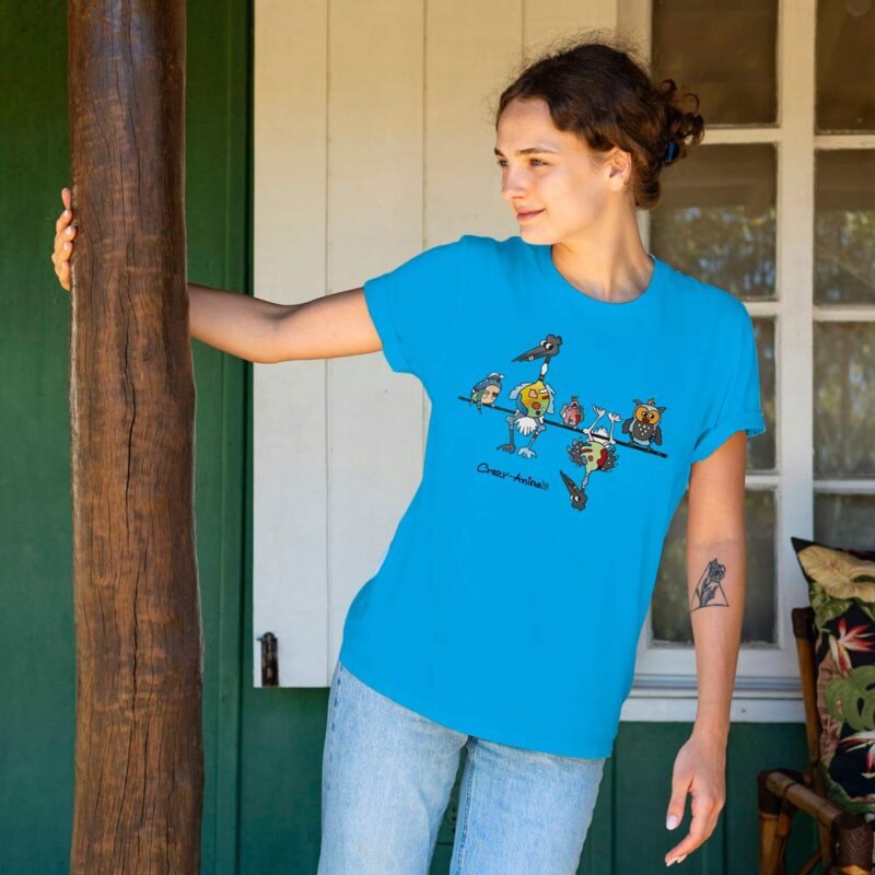 T-Shirt mit Motiv "Schräge Vögel" im Crazy-Animals Style in hellblau